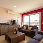 Sunrise T2 - By Smarthomes דירה